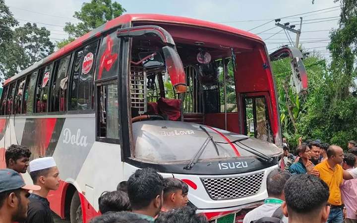 গোপালগঞ্জে ঈদের দিন সড়ক দূর্ঘটনায় ৫ জনের মৃত্যু