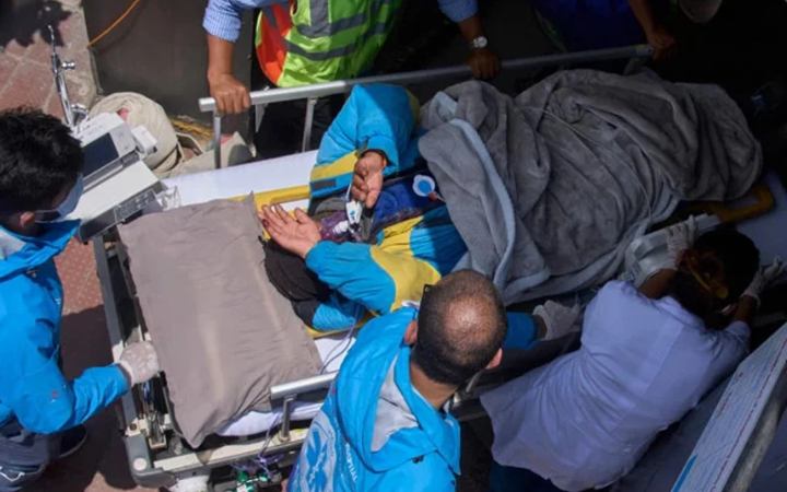 এভারেস্টে এক সপ্তাহ, বেঁচে ছিলেন ‘বরফ ও চকলেট’ খেয়ে