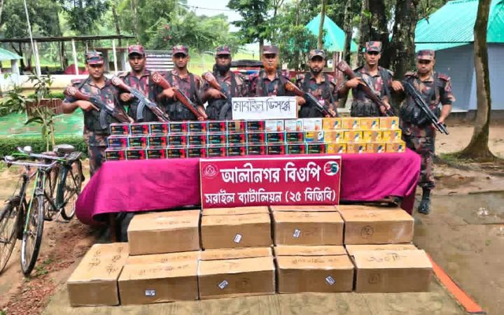 ব্রাহ্মণবাড়িয়ায় ভারতীয় মোবাইল ফোনের ডিসপ্লে জব্দ