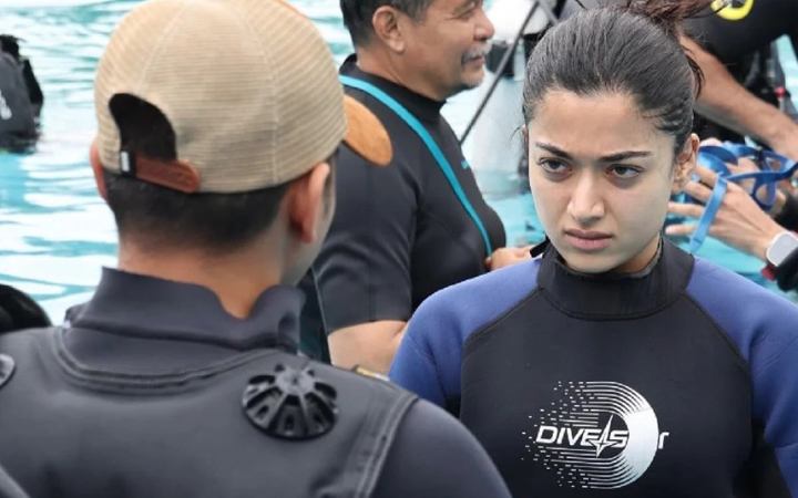 এবার পানির নিচে ২০ ঘণ্টা শুটিং, ‘পাগলামি’ বললেন রাশমিকা
