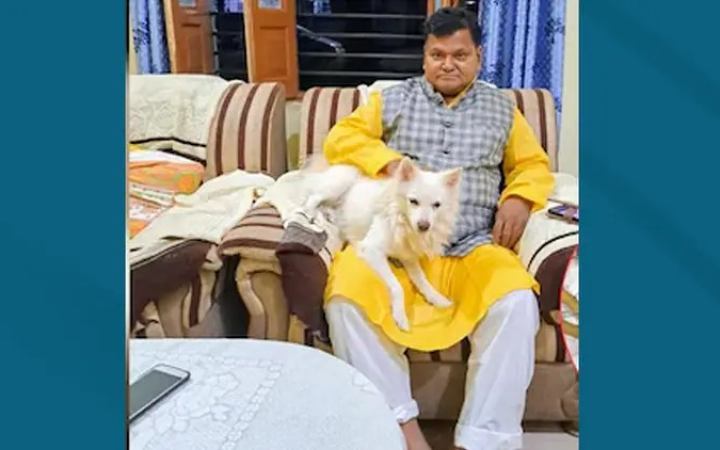 মধ্যপ্রদেশে মালিকের মরদেহ দেখার কয়েক ঘণ্টা পর পোষা কুকুরের মৃত্যু