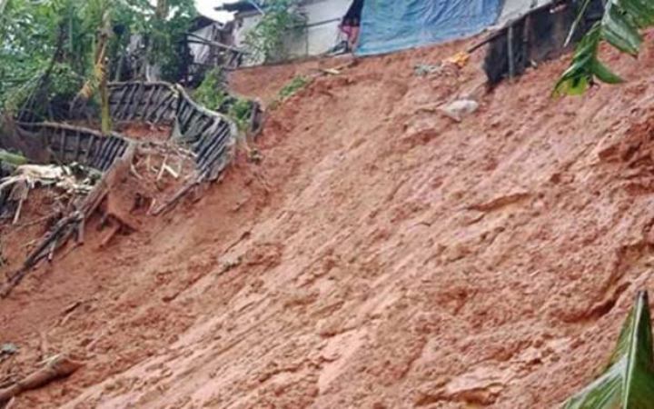 উখিয়া রোহিঙ্গা ক্যাম্পে পাহাড় ধস, শিশুর মৃত্যু