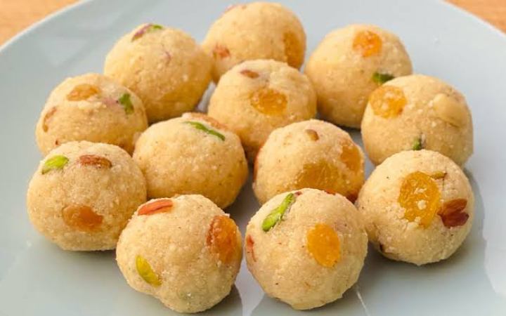 বিকেলের নাশতায় রাখতে পারেন দানাদার সুজির লাড্ডু