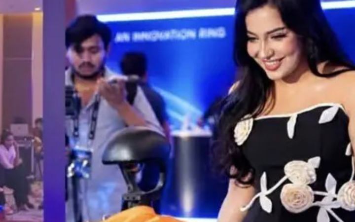 রোবটেই মন দিলেন মাহি