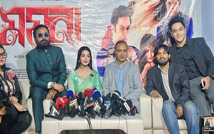 ১৬ প্রেক্ষাগৃহে ‘ময়না’