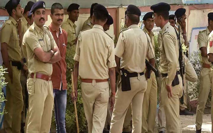 সোশ্যাল মিডিয়ায় ‘পাকিস্তানের পক্ষে’ পোস্ট করে শতাধিক গ্রেপ্তার ভারতে