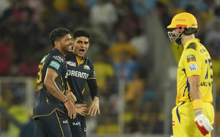 প্লে-অফের স্বপ্নে বড় ধাক্কা খেল চেন্নাই