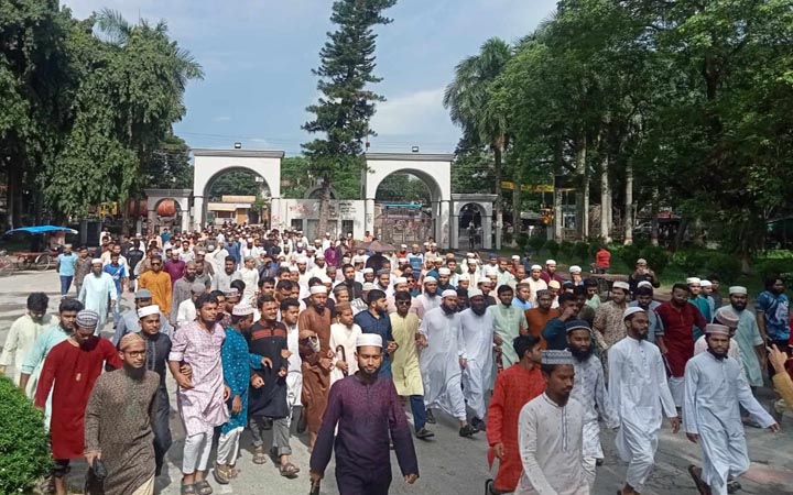 মহানবী (সা.) কে নিয়ে কটুক্তির প্রতিবাদে ইবিতে বিক্ষোভ