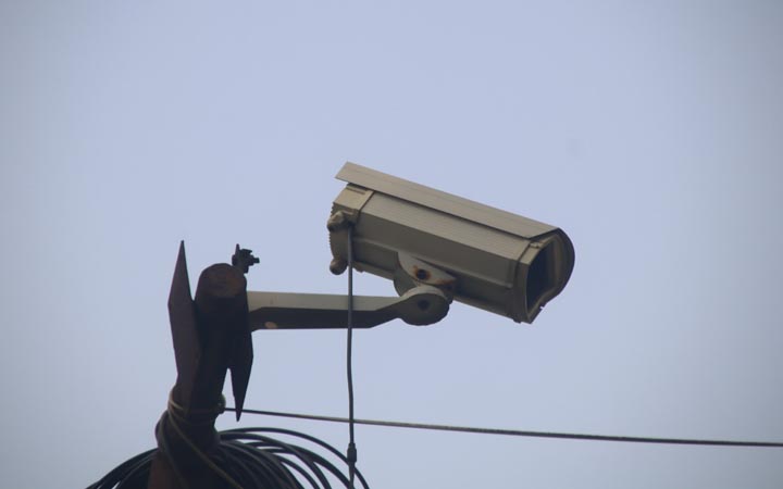 ন্যাড়া বেলতলায় যায় একবার, ইবি বারবার!