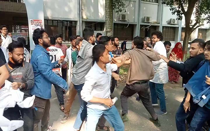 ফুটবল খেলাকে কেন্দ্র করে ইবির দুই বিভাগের শিক্ষার্থীদের মারামারি