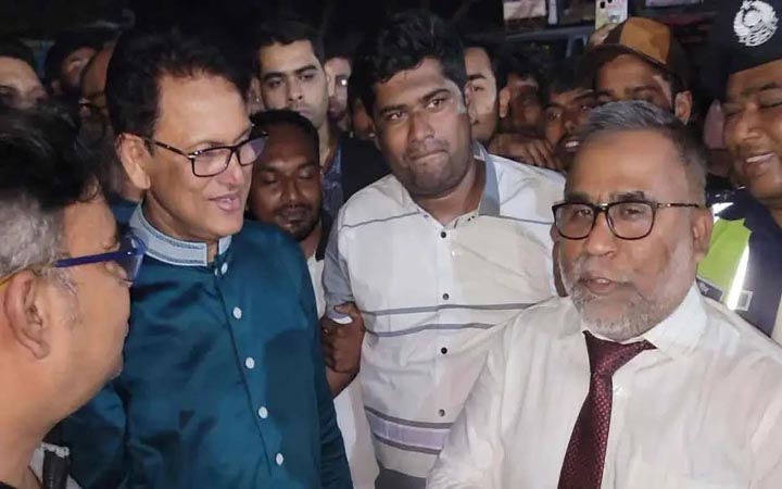 কুষ্টিয়া-খুলনা মহাসড়ক সংস্কারের আশ্বাস শিক্ষামন্ত্রীর