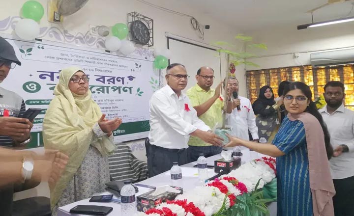 নবীনদের পদচারণায় মুখরিত ইসলামী বিশ্ববিদ্যালয়