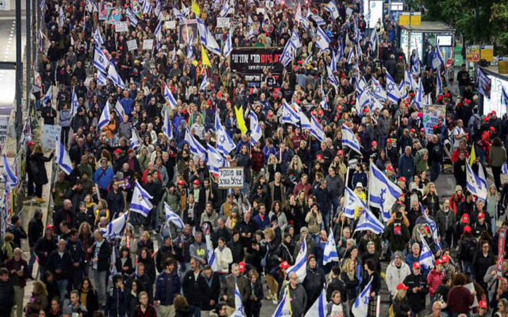 জিম্মি মুক্তির দাবিতে ইসরাইলে হাজার হাজার মানুষের বিক্ষোভ