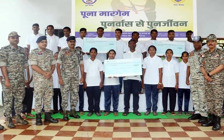 ভারতে ৬৬ মাওবাদীর আত্মসমর্পণ