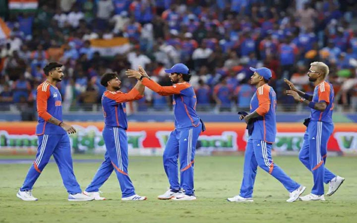 পাকিস্তানকে হেসেখেলে উড়িয়ে দিলো ভারত
