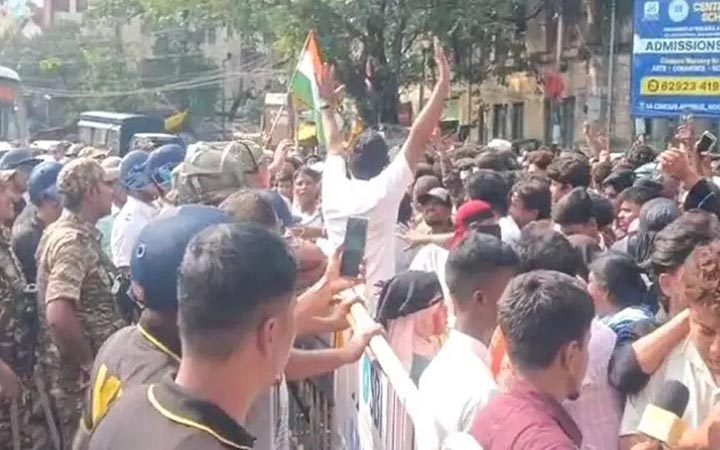 বুলডোজার অভিযানের প্রতিবাদে উত্তাল কলকাতা