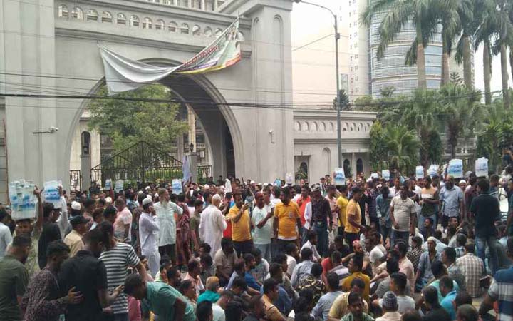 টানা ৪র্থ দিনের মতো নগরভবন আটকে বিক্ষোভ ইশরাক সমর্থকদের