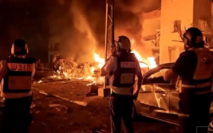 ইরানের হামলায় জ্বলছে ইসরাইল, ৩ বিমানঘাঁটি ক্ষতিগ্রস্ত