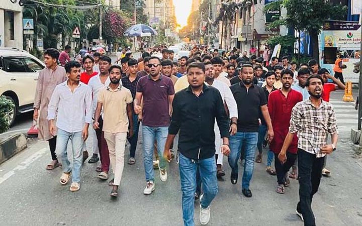 আওয়ামী লীগের মিছিলের প্রতিবাদে ছাত্রদলের বিক্ষোভ