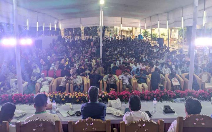 জগন্নাথে কোরআন উপহার দিয়ে নবীন শিক্ষার্থীদের বরণ করল ছাত্রশিবির