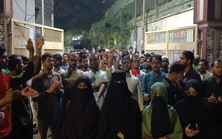 জবিতে জকসু ও ছাত্রদলের পাল্টাপাল্টি বিক্ষোভ