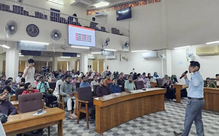জাবির হলগুলোতে ২ লাখ টাকার চিকিৎসা সরঞ্জাম বিতরণ ও প্রশিক্ষণ কর্মসূচি