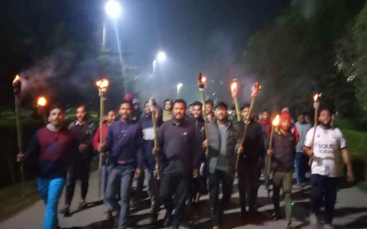 ছাত্রলীগের ঘোষিত কর্মসূচির বিরুদ্ধে যবিপ্রবিতে মশাল মিছিল