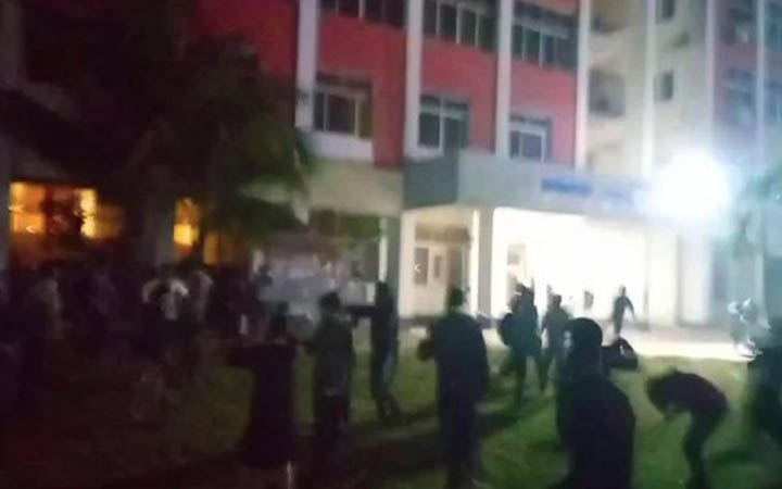 যবিপ্রবিতে শিক্ষার্থীদের দুপক্ষের সংঘর্ষে প্রক্টরসহ আহত ৮