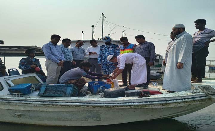 লৌহজংয়ে ইলিশ রক্ষা অভিযানে ১৫০০০০ মিটার জাল জব্দ