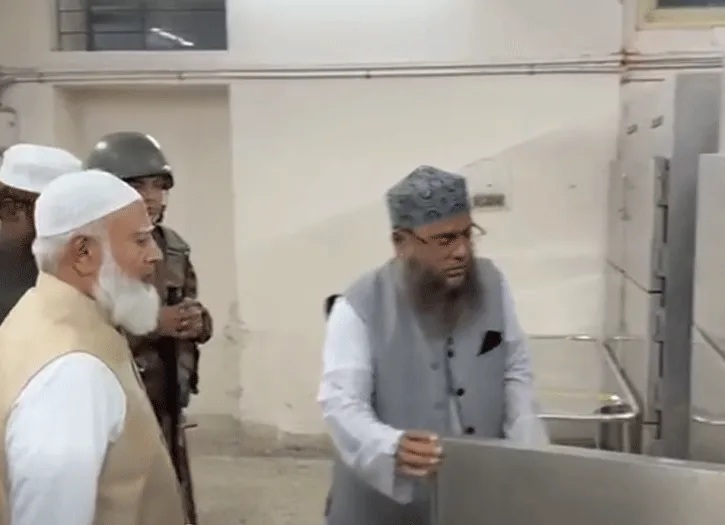 দেশে ফিরে হাদির মরদেহ দেখতে গেলেন জামায়াতের আমির