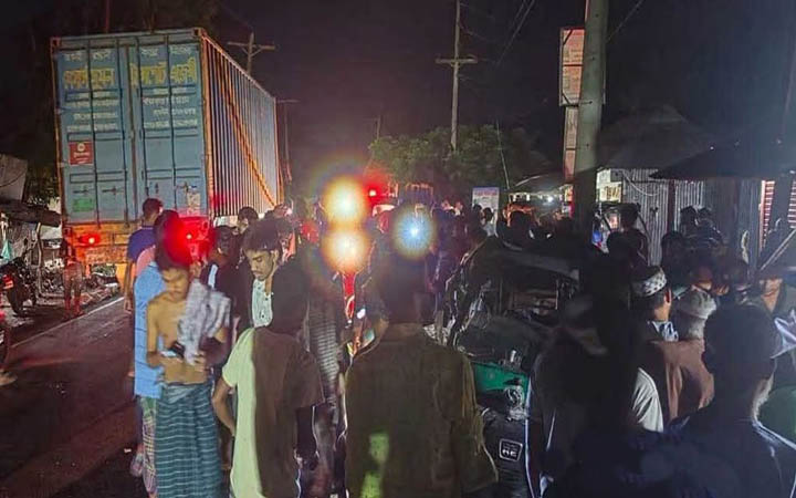 ঝালকাঠিতে বাস-মাহিন্দ্রার মুখোমুখি সংঘর্ষে নিহত ২