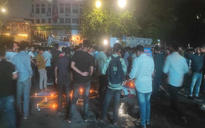 `চাকরির বয়স ৩৫ চাই' আন্দোলনের ৯ জন আটক