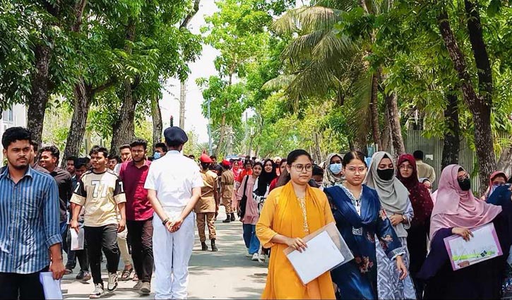 সুষ্ঠুভাবে খুবির ‘সি’ ও ‘ডি’ ইউনিটের ভর্তি পরীক্ষা অনুষ্ঠিত