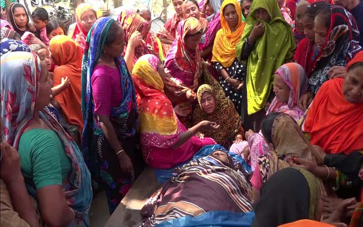 কুষ্টিয়ায় ট্রাকের ধাক্কায় মোটরসাইকেল আরোহী মা-ছেলে নিহত