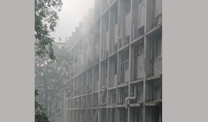 খুলনা মেডিকেল কলেজ হাসপাতালে ভয়াবহ আগুন