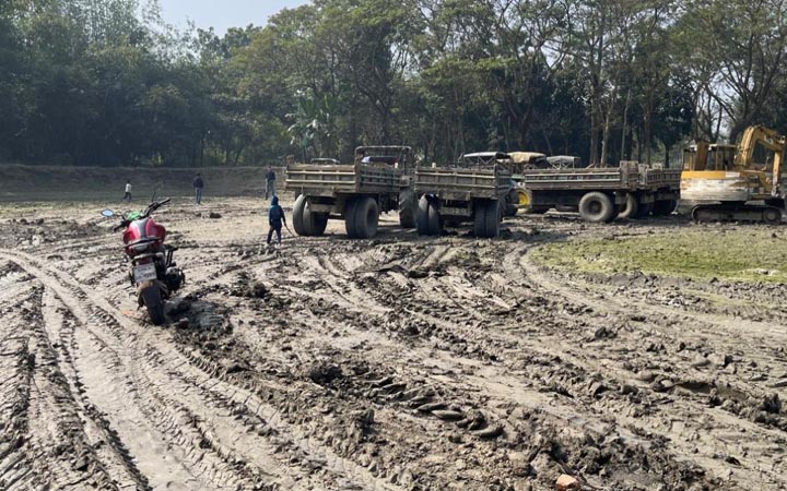 কালীগঞ্জে অবৈধভাবে মাটি কাটায় এক লাখ টাকা জরিমানা