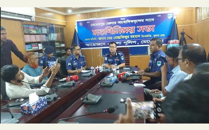 সাংবাদিকদের সাথে মতবিনিময় করলেন খুলনা রেঞ্জের ডিআইজি