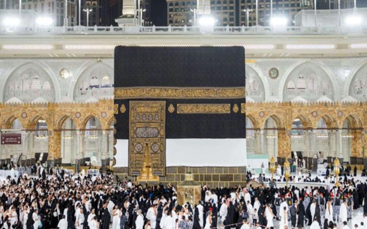 কাবা শরিফের কিসওয়া উত্তোলনে হজের প্রস্তুতি শুরু