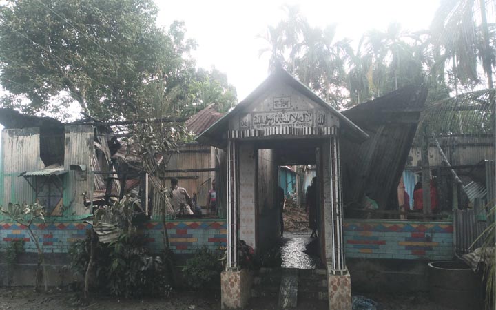 কুড়িগ্রামে আগুনে পুড়ে ছাই বসতবাড়ি, ১২ লাখ টাকার ক্ষয়ক্ষতি