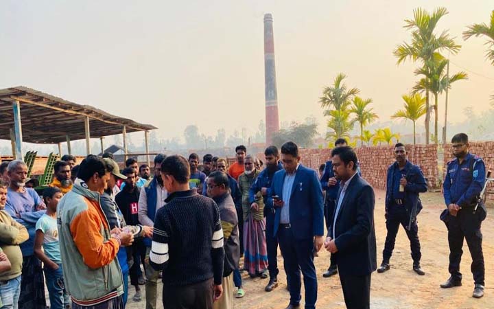 কুড়িগ্রামে দুই ইটভাটা মালিককে ৩ লাখ ২০ হাজার টাকা জরিমানা