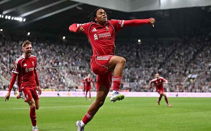 লিভারপুলের নাটকীয় জয়ের নায়ক ১৬ বছরের এনগুমোহা