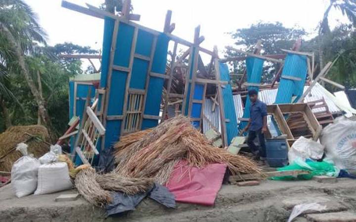 ভোলায় ঘরচাপায় মা ও দুই ছেলে নিহত