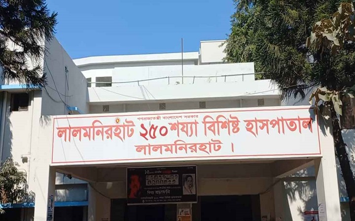হাসপাতালে খাবার না পেয়ে বিক্ষোভ
