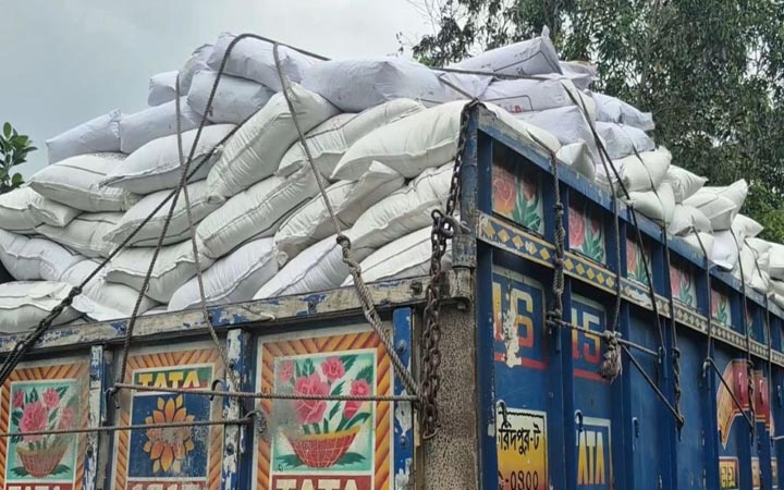 মাদারীপুরে ২০ মেট্রিক টন চোরাই চাল উদ্ধার