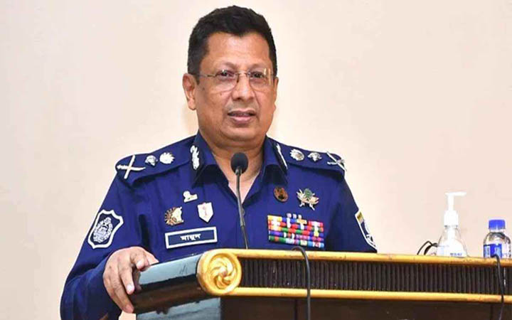 বিমর্ষ মুখে চুপচাপ রায় শুনছেন চৌধুরী আব্দুল্লাহ আল মামুন