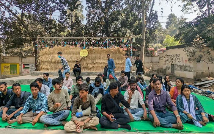 জবিতে কেন্দ্রীয় মন্দির স্থাপনের দাবিতে অবস্থান কর্মসূচি