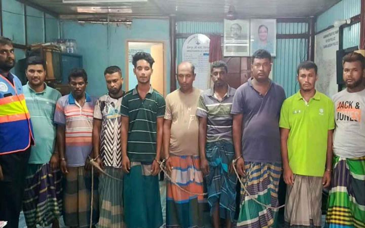 মেঘনায় নদীতে নৌ-পুলিশের অভিযান, গ্রেফতার ২৩