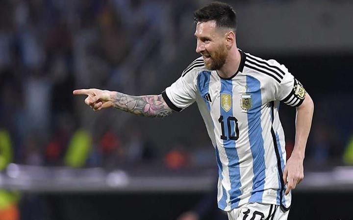 বছরের প্রথম ম্যাচ খেলতে দলে যোগ দিলেন মেসি