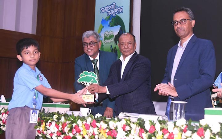 বৃক্ষমেলা শেষ হলেও বৃক্ষরোপণ ও পরিচর্যার দায়িত্ব শেষ হয়নি: পরিবেশ মন্ত্রী