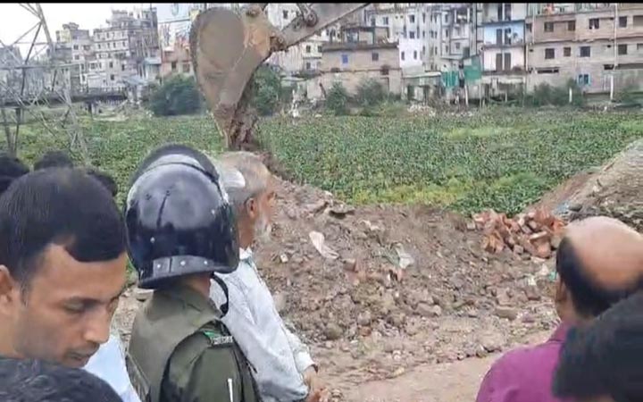 বুড়িগঙ্গা চ্যানেল দখল রোধে মোবাইল কোর্টের অভিযান